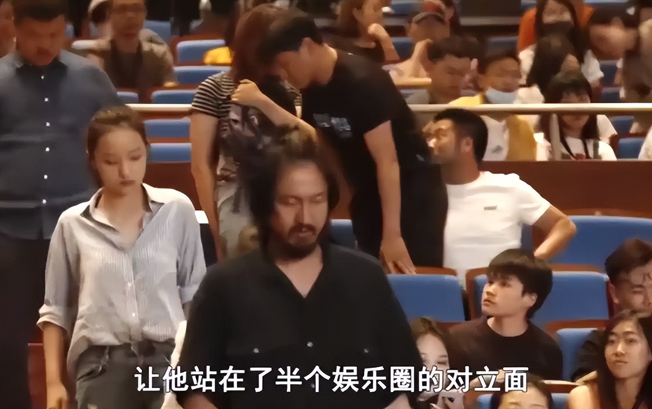 王家卫事件第2天，王传君冲上热搜第1名，过往言论被扒，网友怒赞