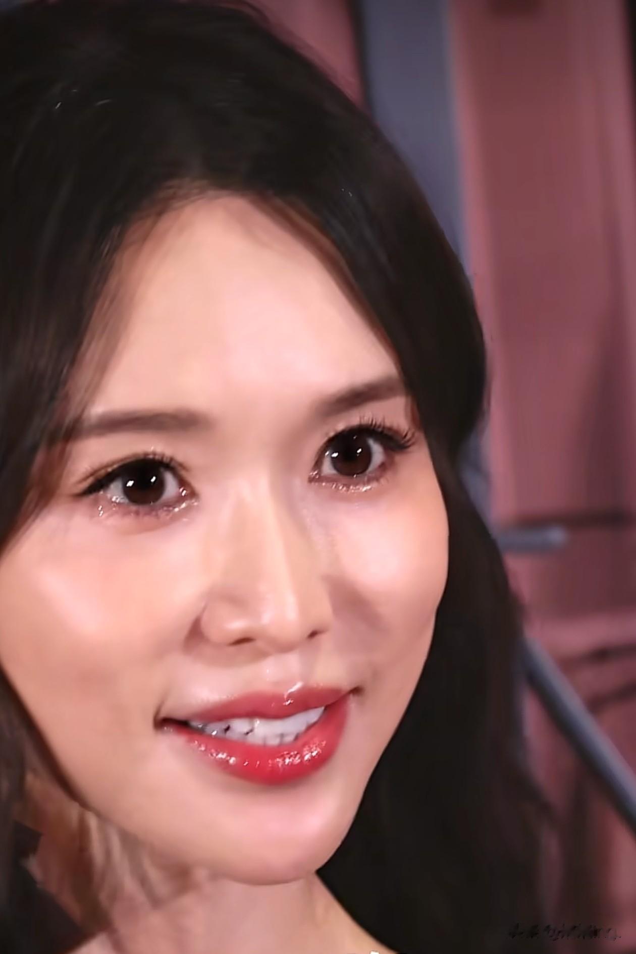 51岁林志玲活动怼脸拍！皮肤紧致细腻，脖子没有颈纹，美得像29岁