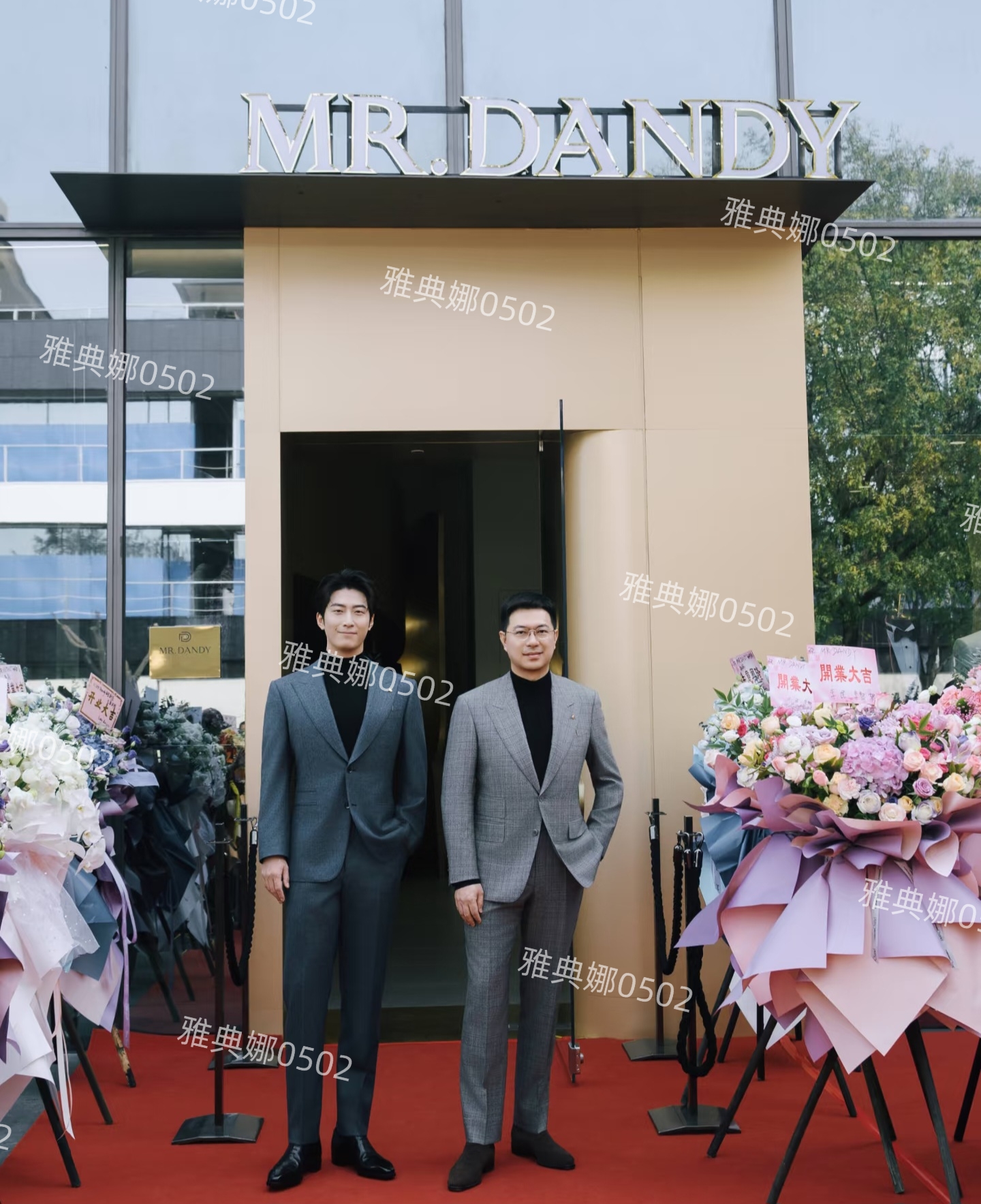 窦骁不上镜本人比照片帅好多，高大英俊气度不凡戴婚戒破离婚传闻