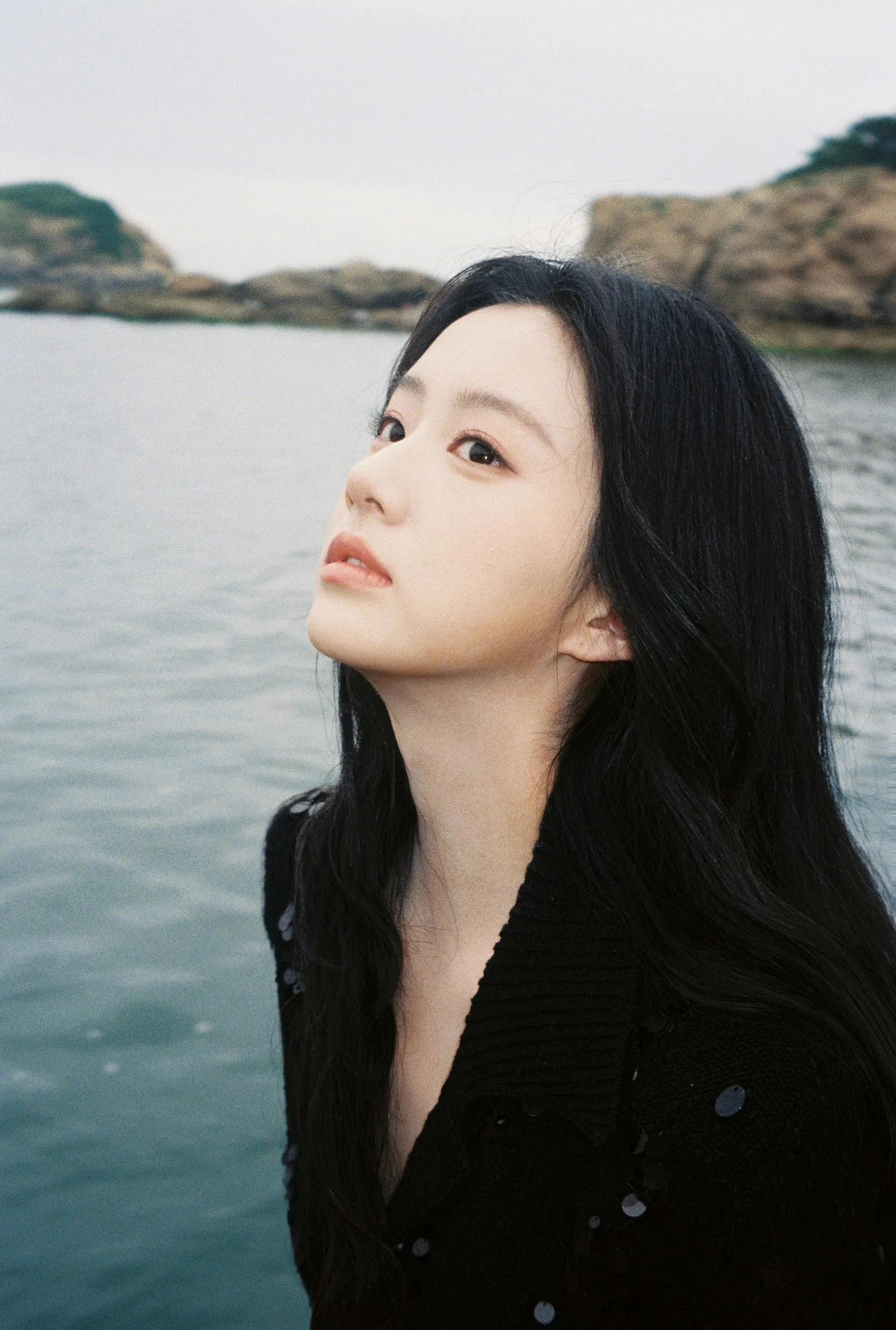 包上恩海边写真美图