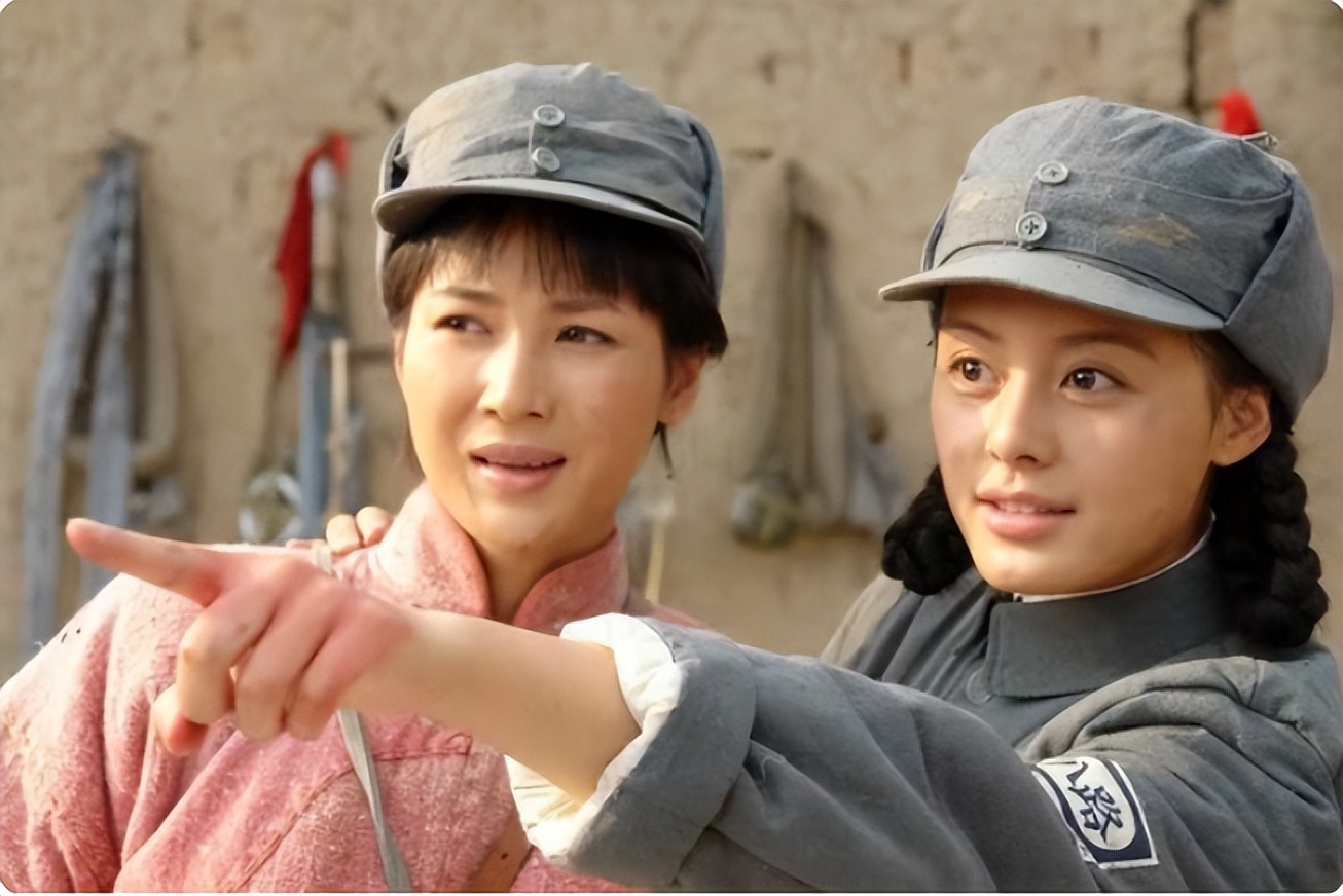 她是胡歌深爱、刘烨难忘的女人,受央视力捧多年,至今都没能走红