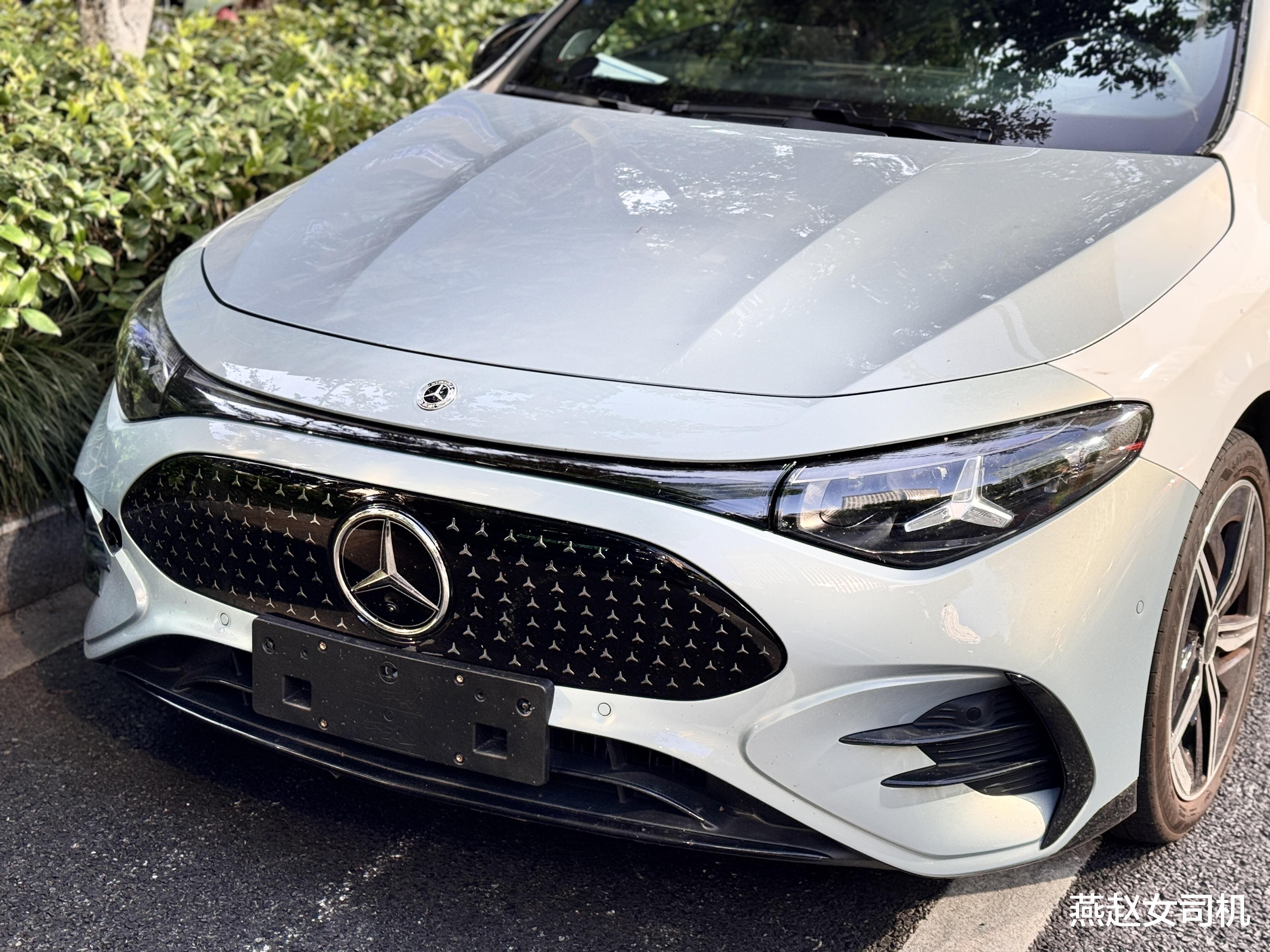 奔驰纯电CLA实车现身，大过A级+无框车门，配三联屏+续航866km