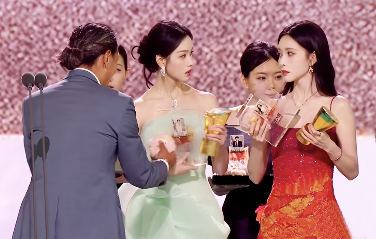 星光大赏折射江湖地位：赵露思打破95花格局，吴昕海涛只能当陪衬