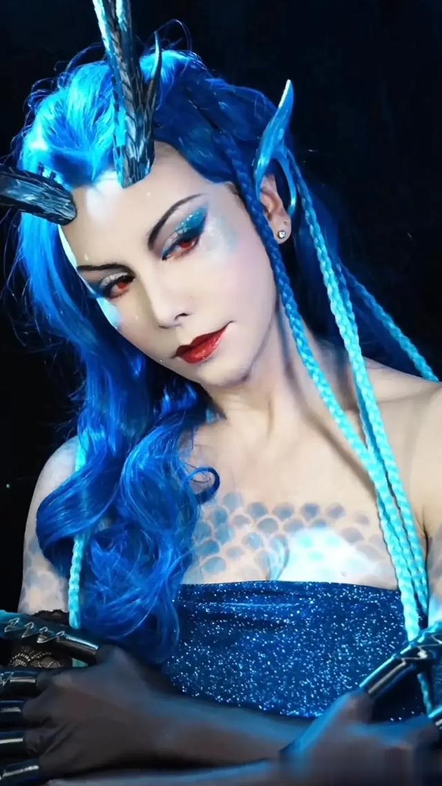 范冰冰到她旁边都只能当丫鬟！她号称江湖第一美女，堪称完美女人