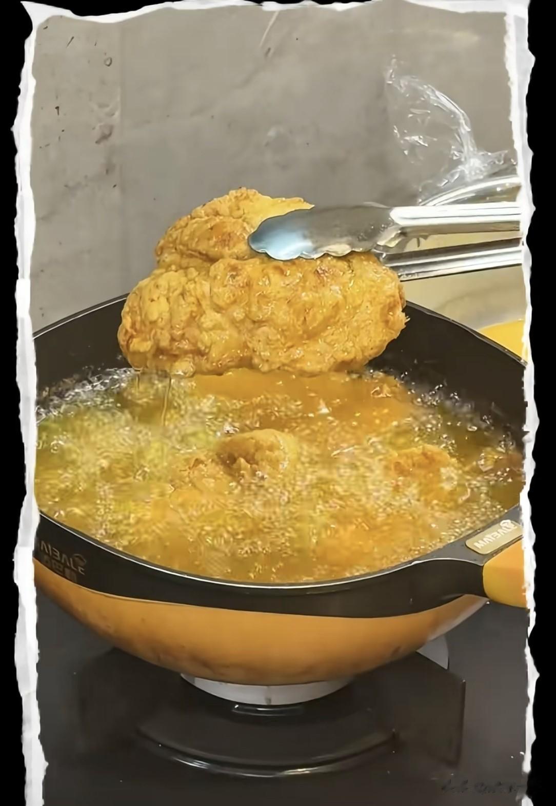 秋瓷炫给儿子做汉堡，大海不穿鞋乱跑，大方分给爷爷吃曝光家内景