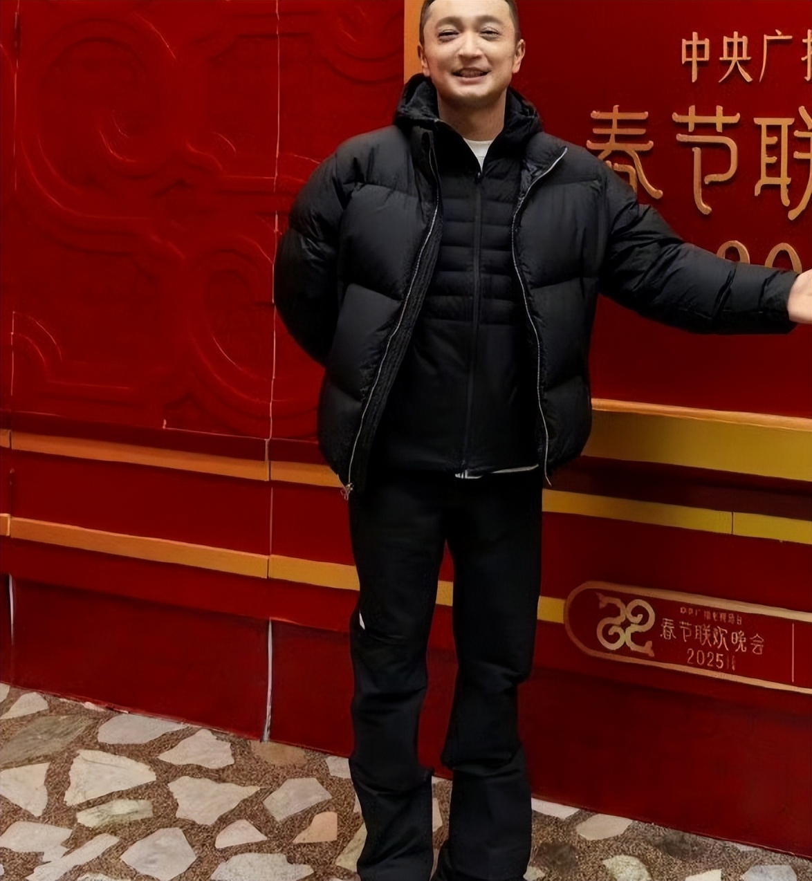 2026年春晚主持人官宣不到24小时,恶心一幕发生 尼格买提被骂惨了