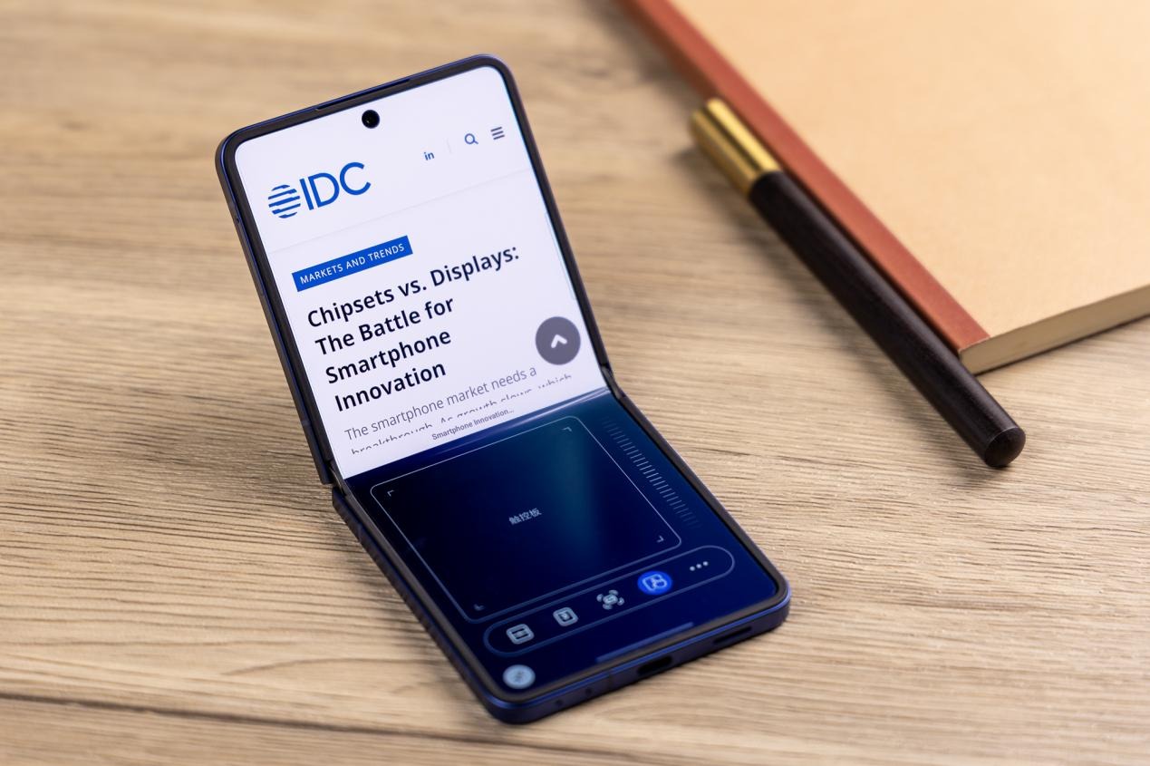 三星Galaxy Z Flip7上手評測：小折疊的新高度，還是熟悉的配方？