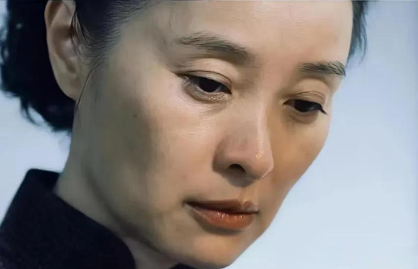 吴越曾黎同框状态!一个自然老去一个脸僵浮肿,不是没皱纹就年轻