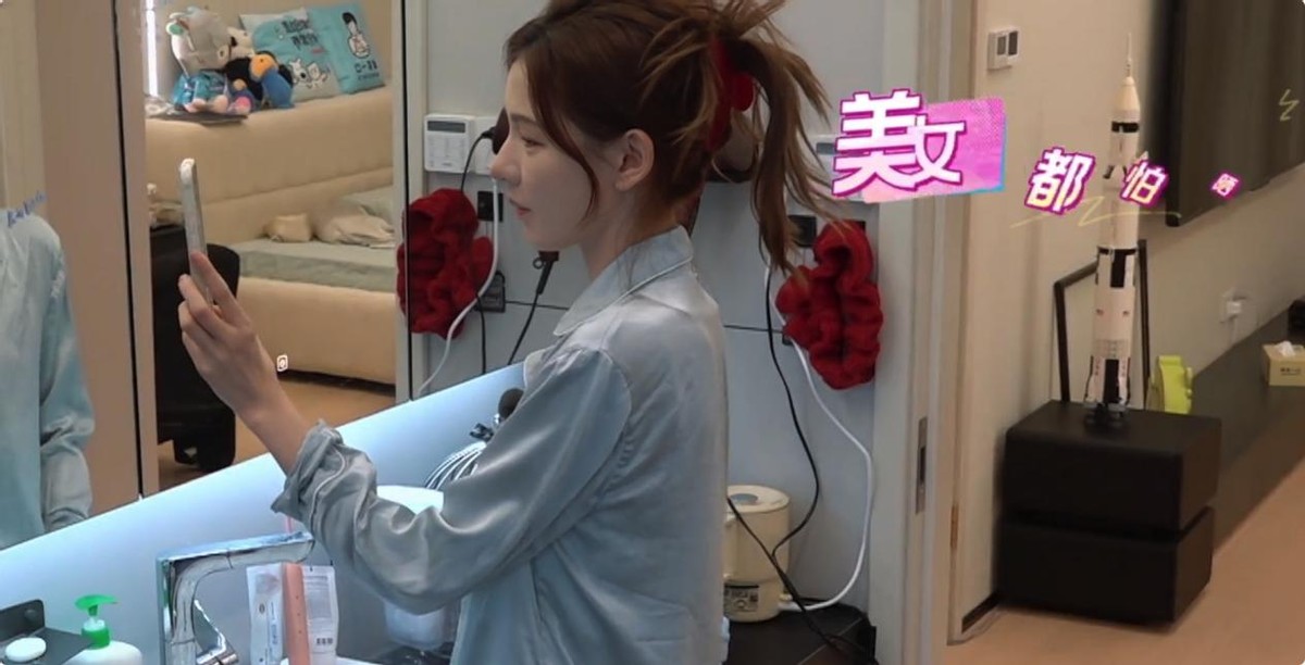 张予曦亲弟弟曝光！五官神似檀健次，姐弟相差14岁相处太温馨