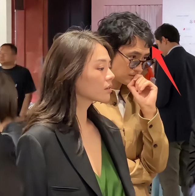 香港这晚，袁咏仪三层下巴，马思纯变瘦了，被郭晶晶的平价鞋抢镜