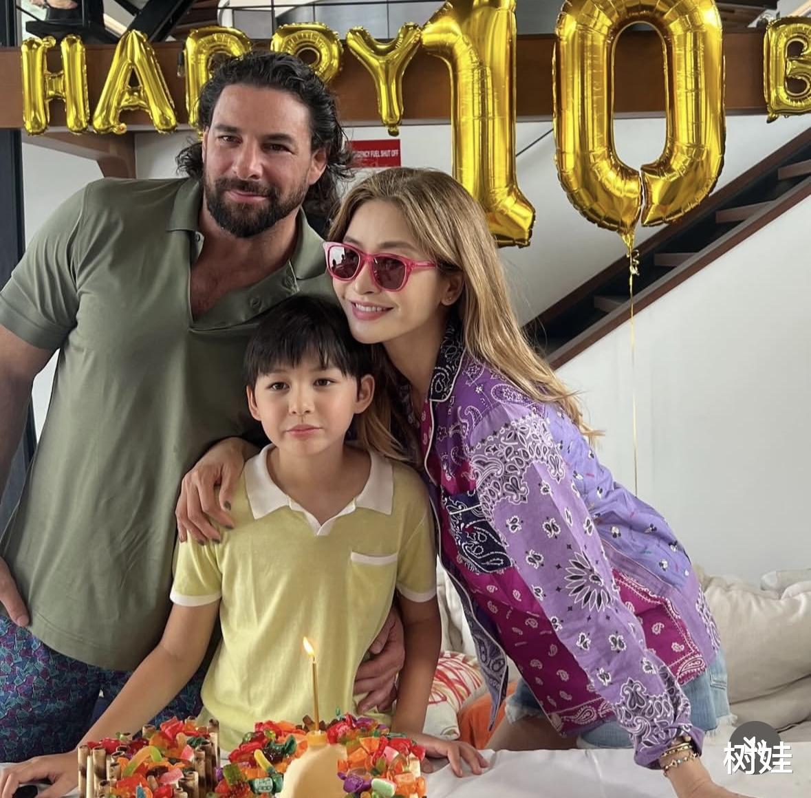 周汶锜为10岁长子庆生,家中满是大人孩子,外国丈夫出镜一脸沧桑