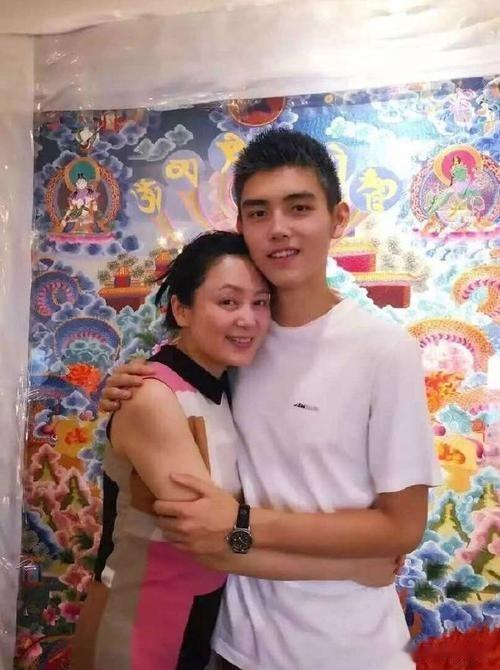 陈红捧儿子失败,斯琴高娃没把儿子带火,唯独她把儿子捧成了影帝