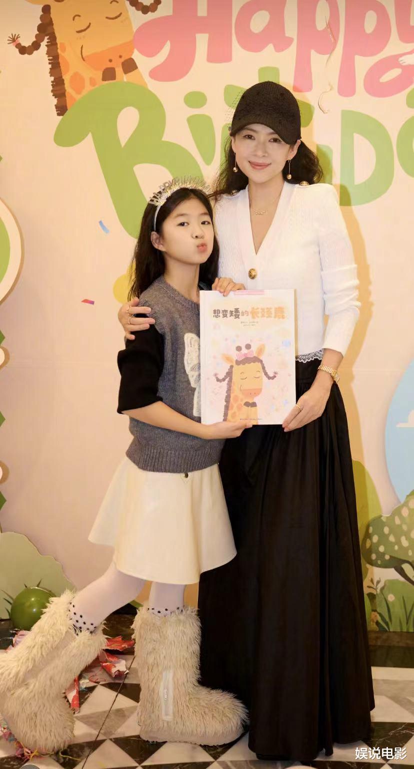章子怡发文为女儿醒宝庆生，十岁了，和妈妈长得越来越像