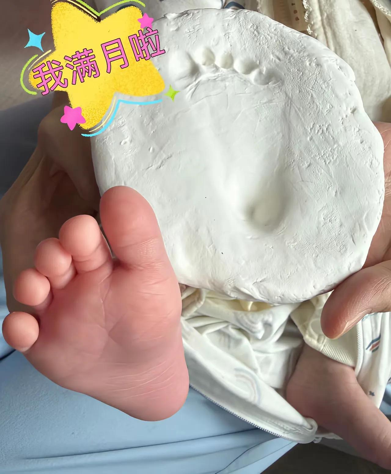 天王嫂方媛晒小女儿满月照，幸福感满满！郭富城肯定不会亏待老婆