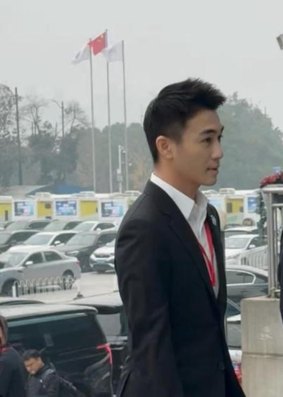 何猷君空降湖南旅博会!现身展区引围观,此行目的成谜