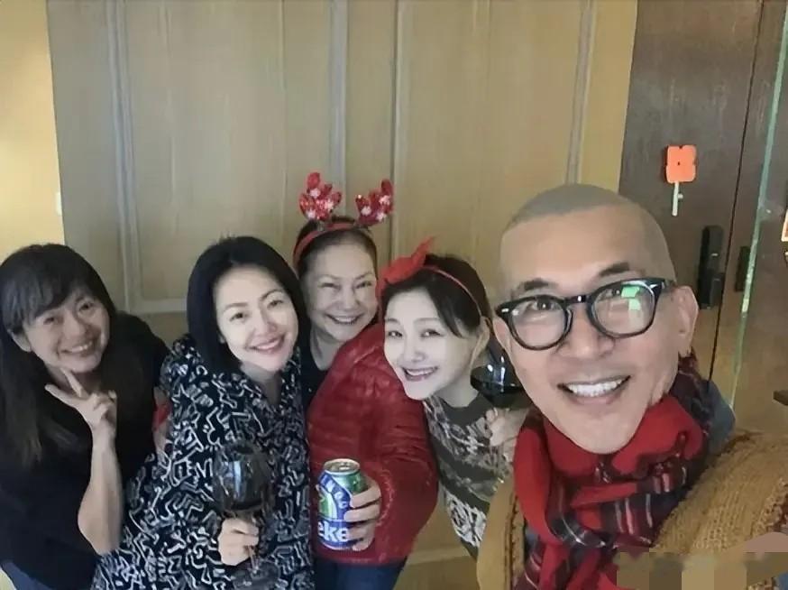 S妈哭述跨年夜缺了二女儿，具俊晔放弃80岁亲妈陪岳母和小S一家