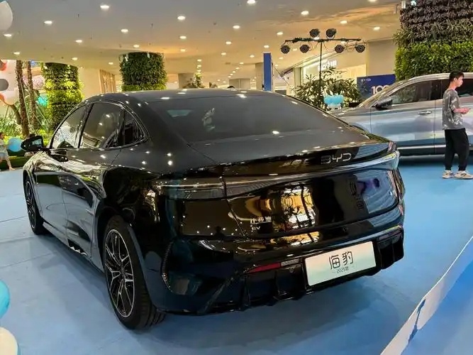 比亚迪海豹07DM-i：16万级B级车天花板，2.8L油耗+全系快充，真香