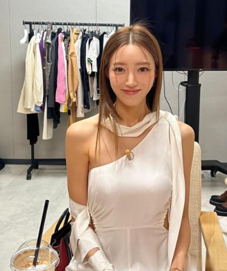 韩国男星二婚娶年轻妻子,妻子悉心养育5个儿子,却只有2个是亲生