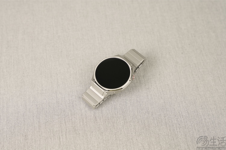 荣耀手表5 Ultra评测:有“钛”度的高端健康表