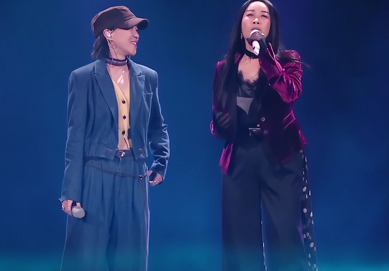 跨年晚会镜头好真实，明星全露怯，戚薇脸僵，陈都灵肿，朱迅怎么长这样了