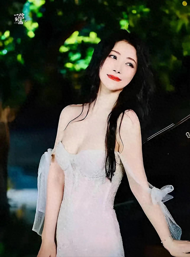 陈紫函完美诠释什么叫“岁月无痕”,近50岁这状态无敌了。