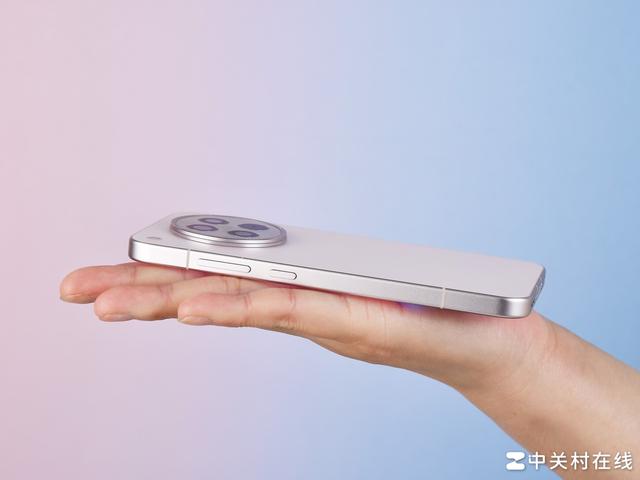 减量不减配 小直屏为何“回归”旗舰标配