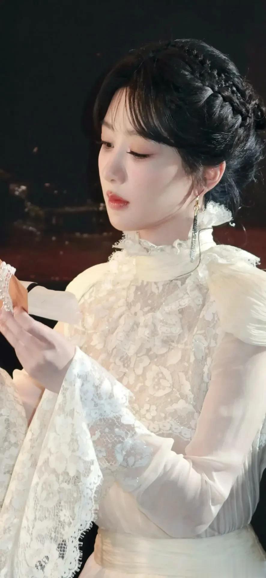 明星高清写真鉴赏｜杨紫，童星已变成心动女孩