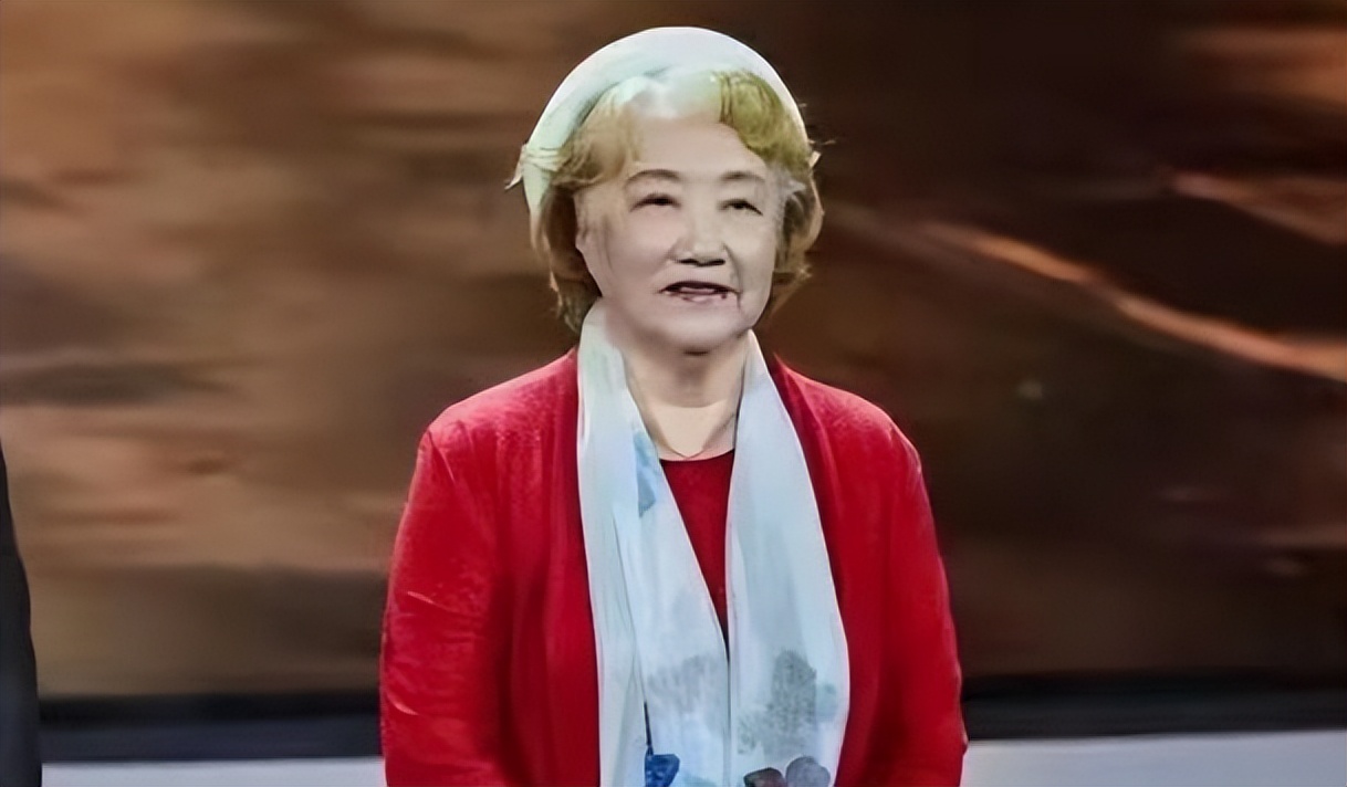 定居美国10余年，78岁却回国“捞金”，这就是人民口中老艺术家