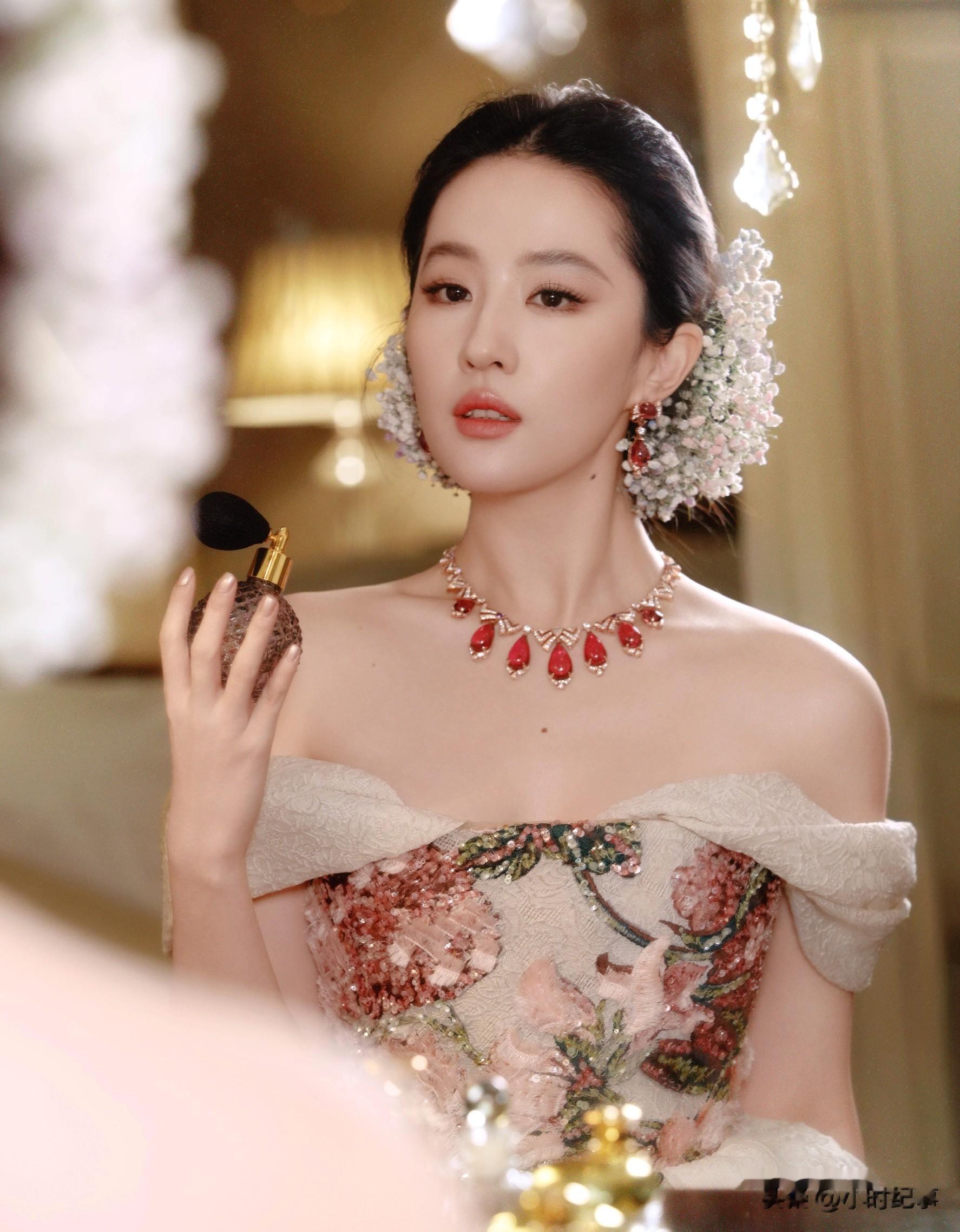 刘亦菲|骨相真是绝了,不愧是天选之子,穿麻袋都美出新高度!