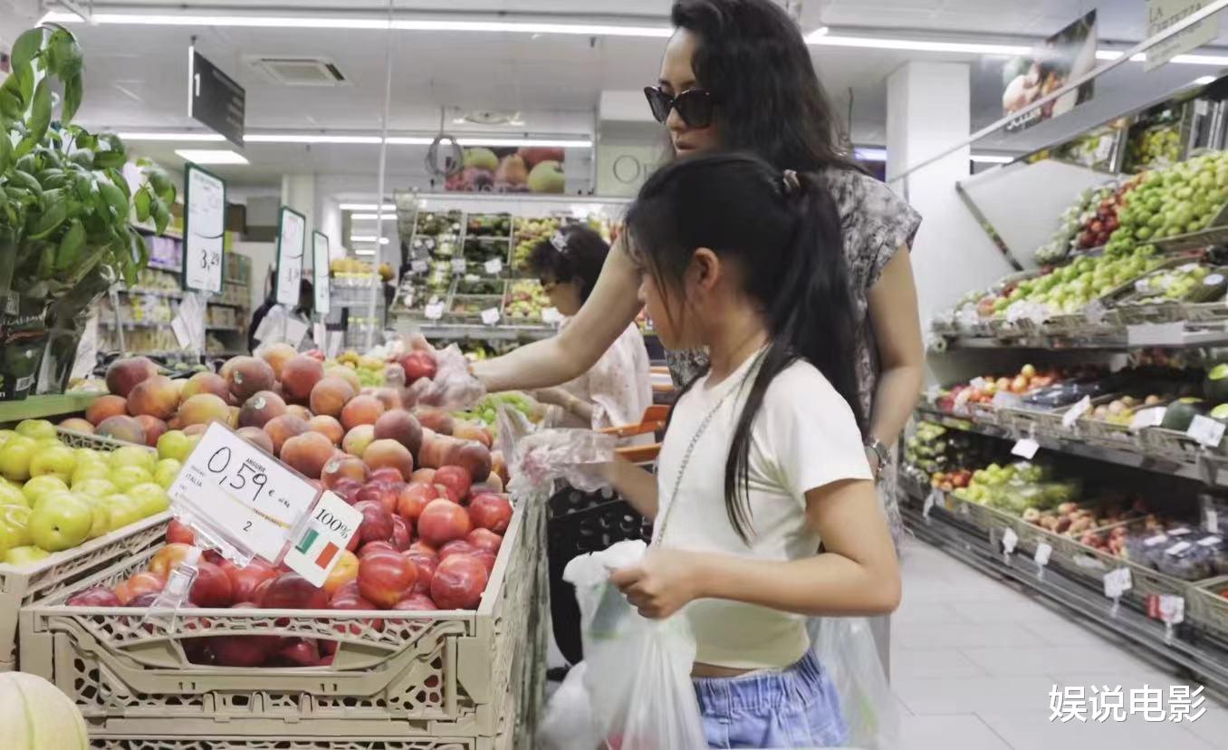 章子怡发文为女儿醒宝庆生，十岁了，和妈妈长得越来越像