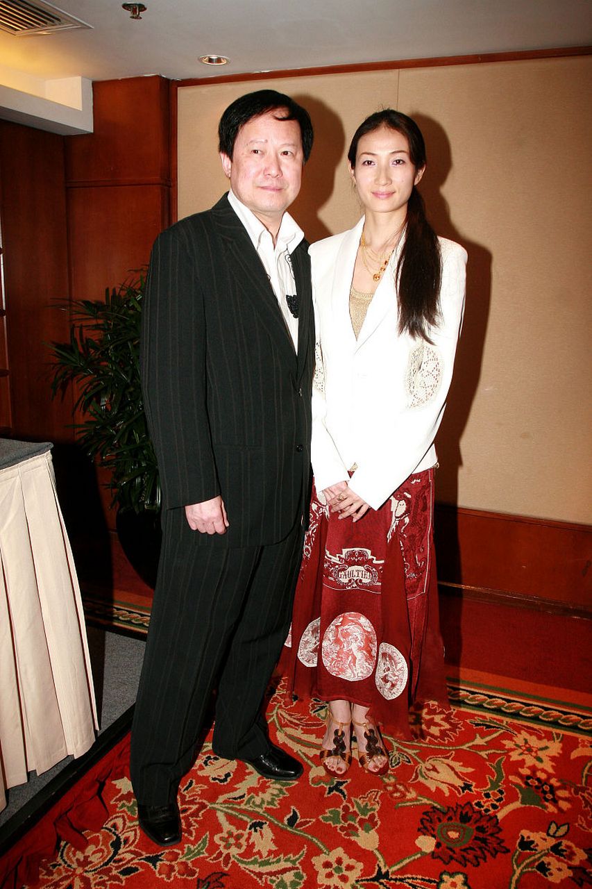 36岁嫁大17岁亿万富豪,入豪门后名声扫地,如今60岁依旧孤身一人