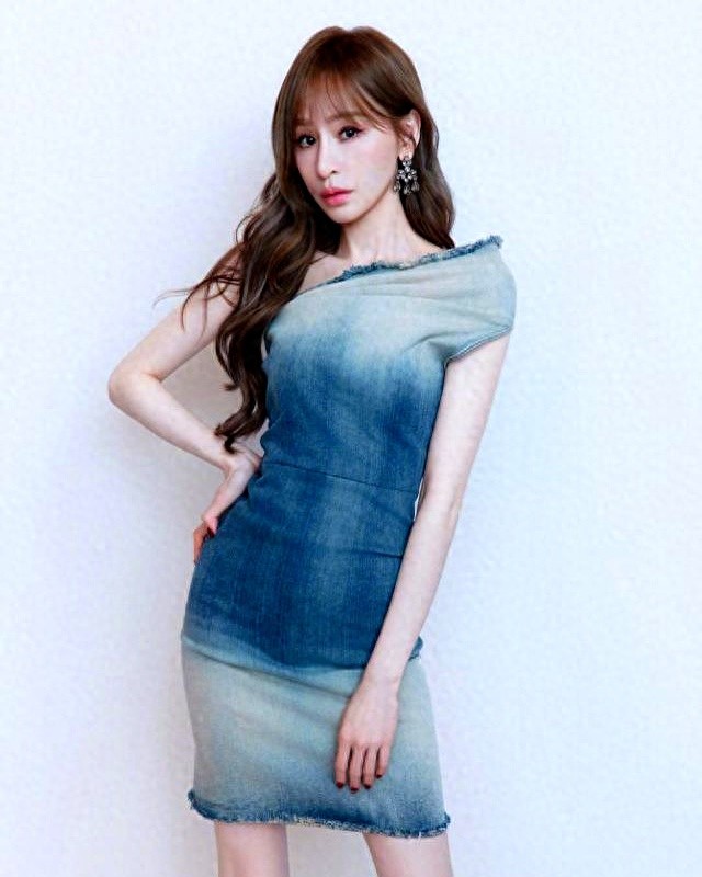 43岁王心凌排练舞蹈晒照!为演唱会努力,露脐装美得让人挪不开眼