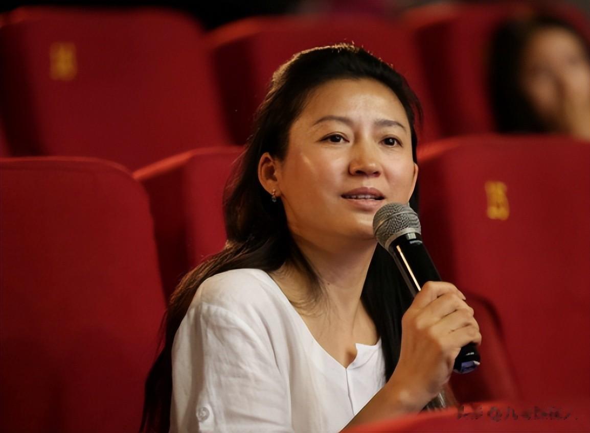 善恶到头终有报！57岁央视女主持王小丫，已走上另一条大路