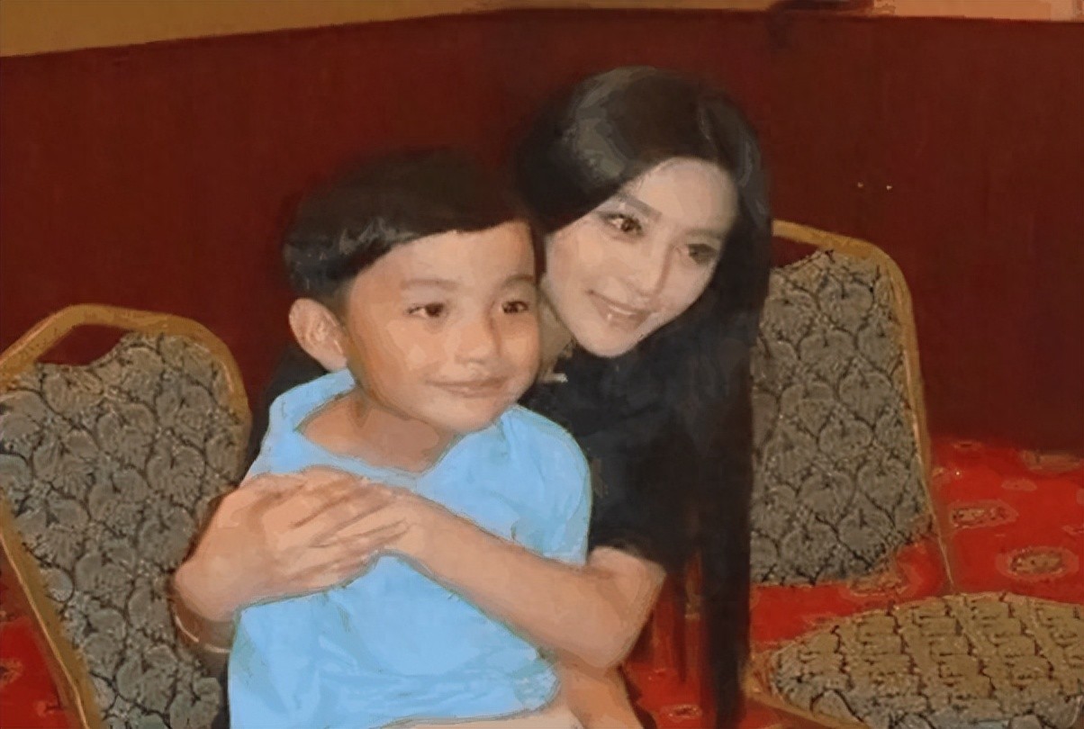 贾玲没想到，生子传闻真相大白2年，范丞丞竟走上了另一条上坡路