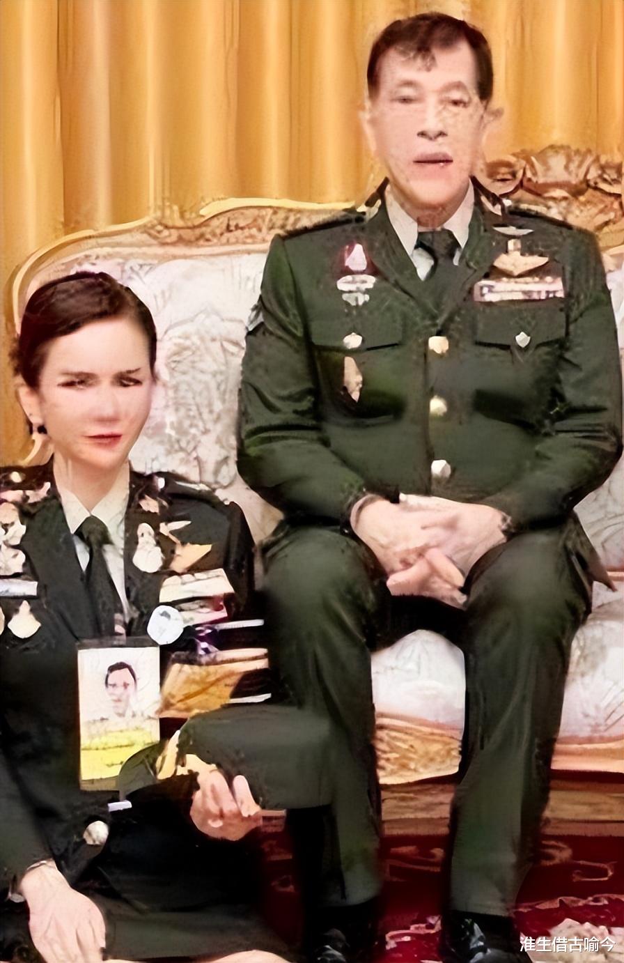 泰王新宠巴帕颂整容脸明显，抱着玛哈爱犬出宫，苏提达都斗不过她