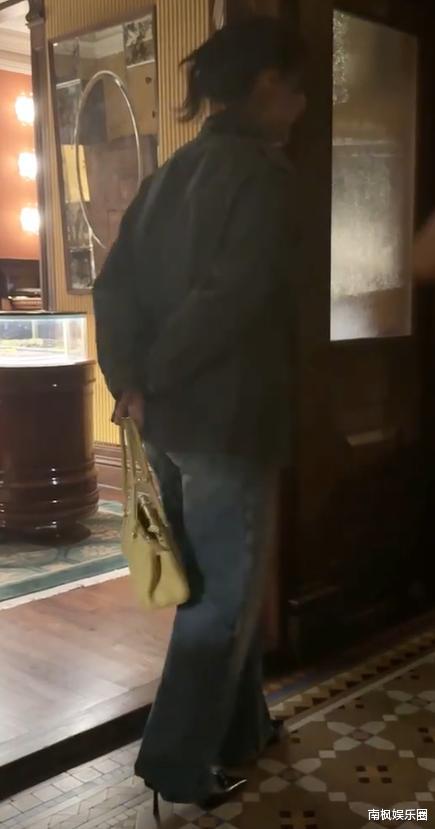 贾玲最近杀疯了！素颜状态，耀眼自信，变的是面相不变的是笑容