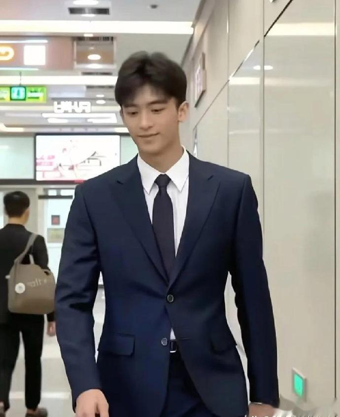 网友：谢霆锋祖宗18代都要感谢张柏芝，她生了一个斯文版的谢霆锋