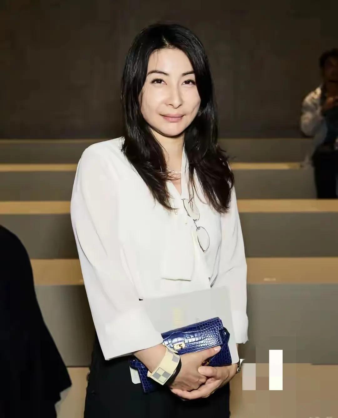 冯德伦为爱马仕走秀,须发皆白沧桑不敢认,郭晶晶和甘比罕见现身