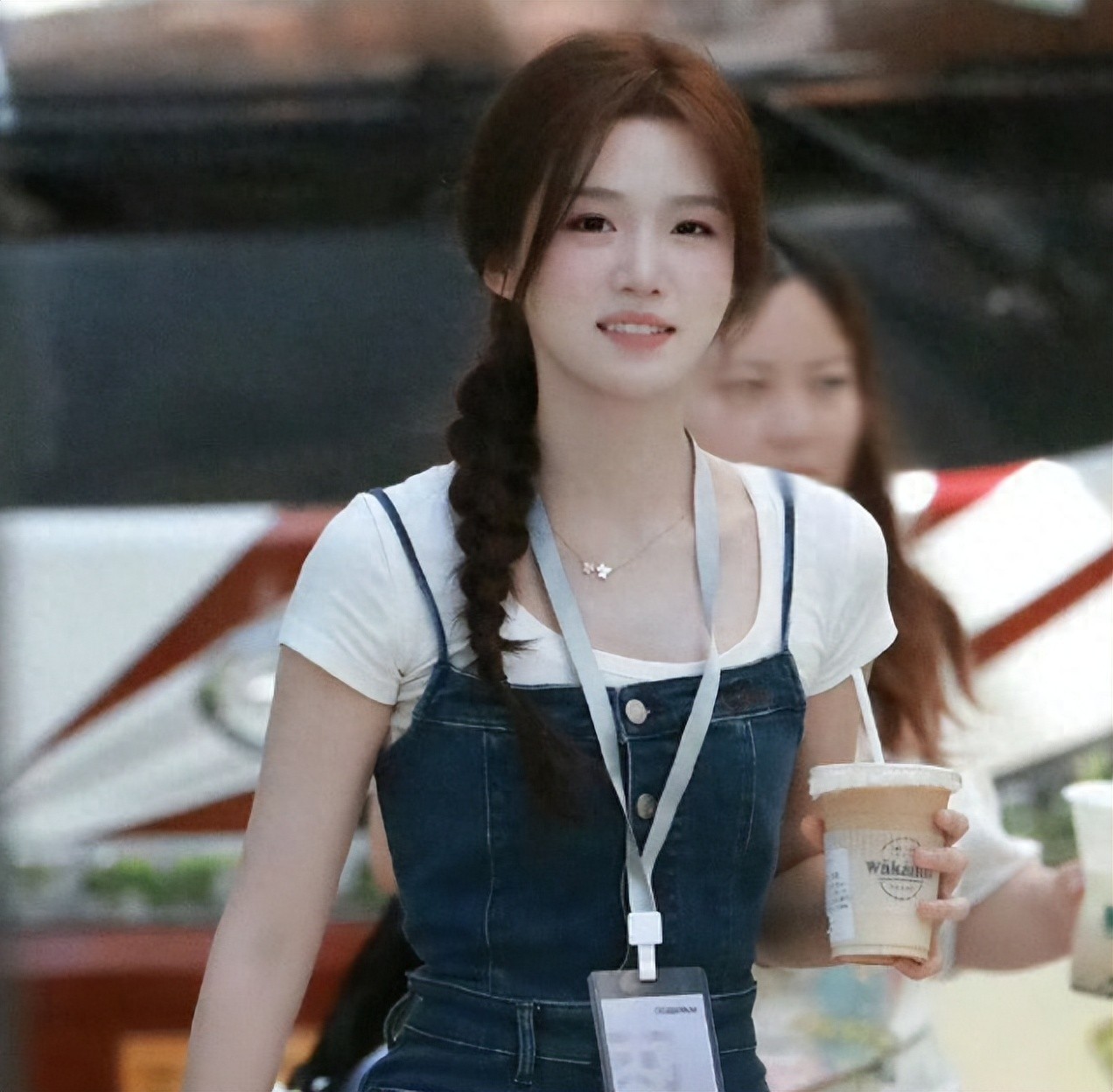 卢昱晓《折月亮》路透好绝!元气满满很唯美,和女二同框太迷人!