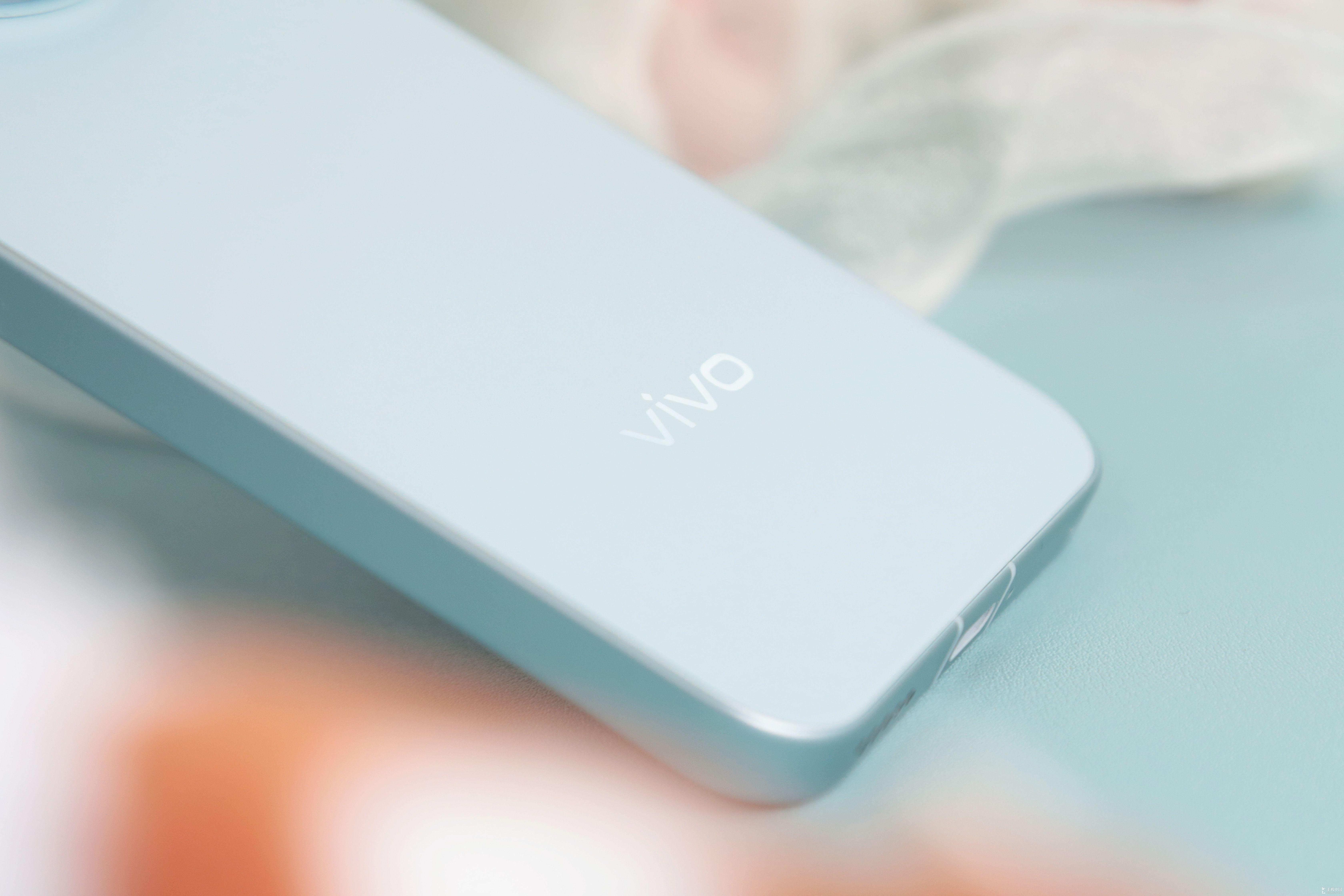 vivo X300图赏:治愈色彩搭配丝绒触感 上手就忍不住想“Rua”!