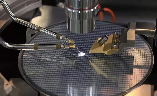 央视首次向全世界公开,最先进光刻机!