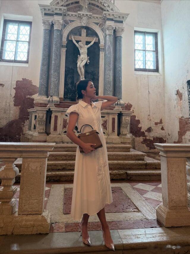 孙艺珍公开减肥秘诀，与李珉廷威尼斯女神合影