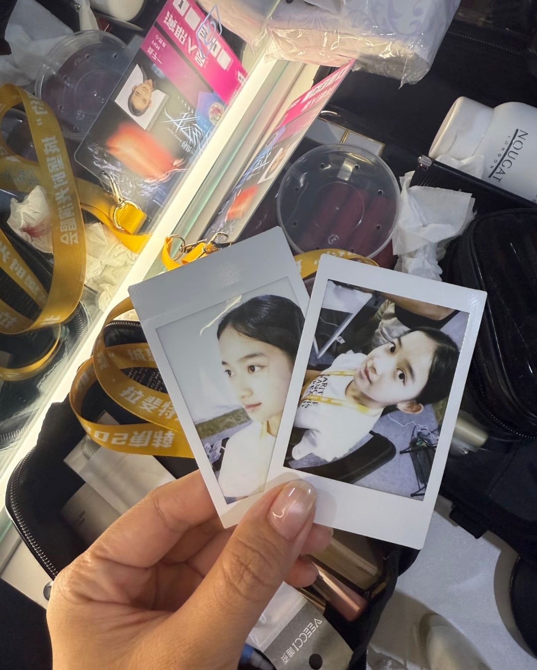 聂远老婆38岁生日，夫妻贴脸亲吻秀恩爱，11岁女儿搭档韩庚很有范