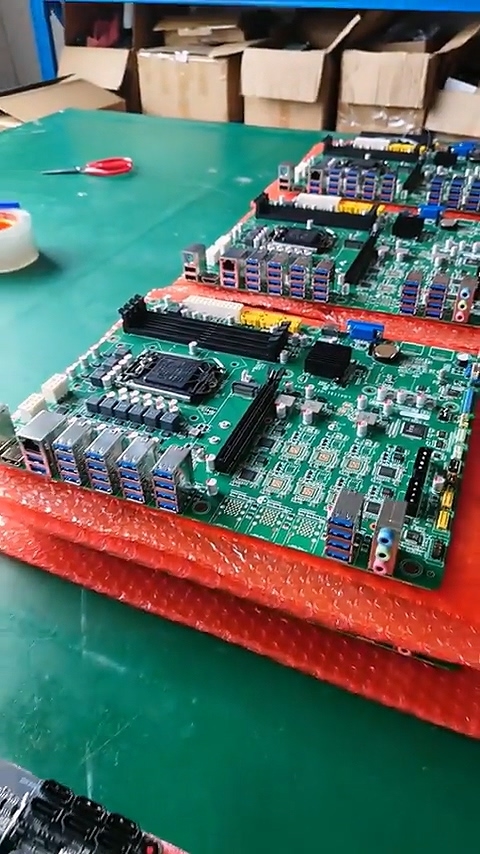 神奇主板竟然有36個USB接口！可惜是Intel老平臺 還都是USB-A