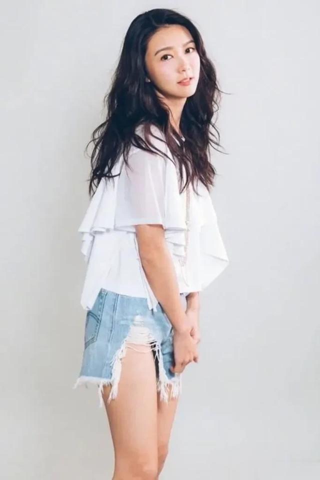 薛凯琪以方大同绘本为封面，深情致敬显友情深厚，网络热议不断