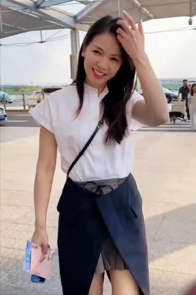 机场偶遇刘涛,真实状态竟然是这样,没有网上说的那么漂亮