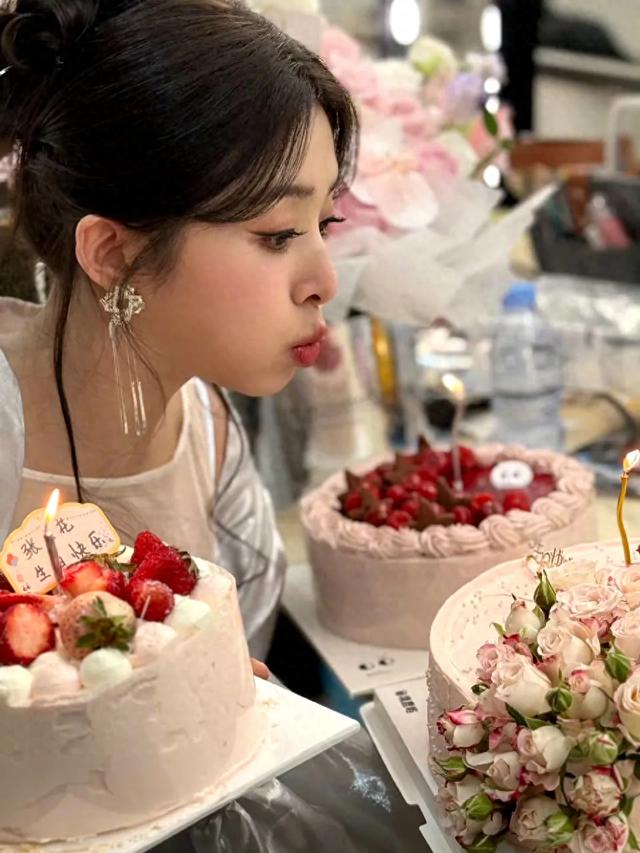 张含韵发文庆祝36岁生日,出道20年,归来依旧少女感满满!