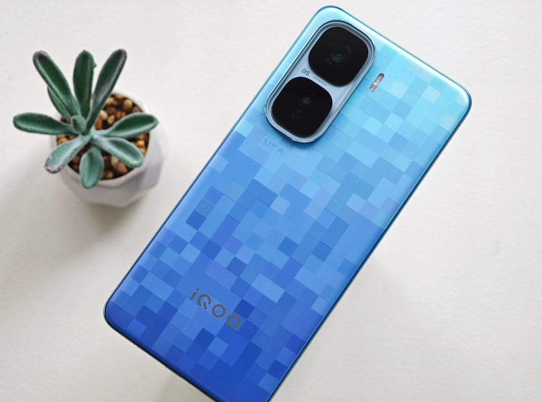 可以“闭眼买”的一款手机,骁龙8至尊版+2K屏幕,低至2379元起