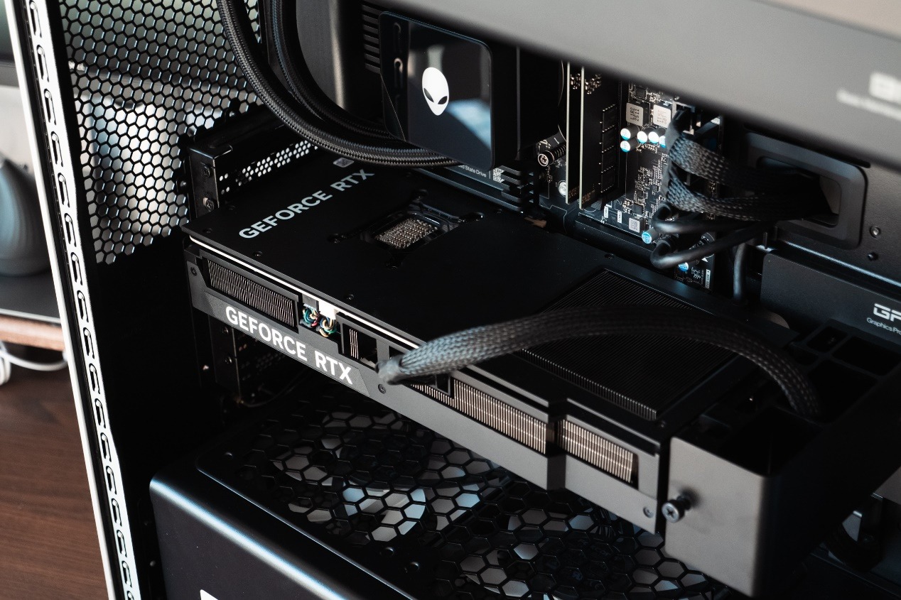 從神秘代號到硬核旗艦：Alienware外星人Area-51游戲臺式機