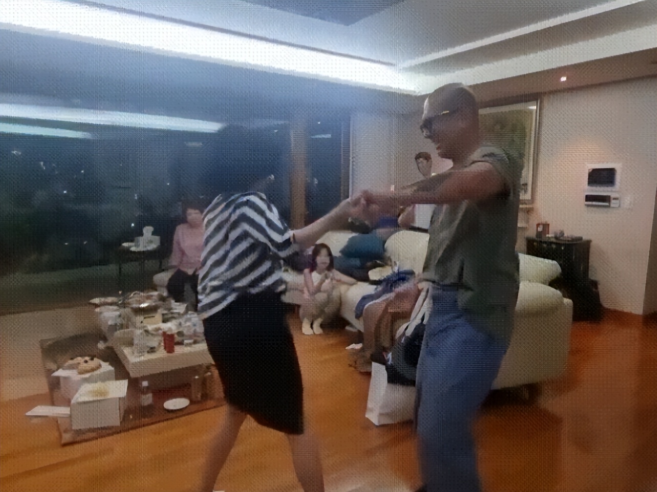 没想到大S去世六个月,56岁具俊晔竟会因3个动作,实现口碑暴增